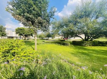 Terreno / Lote · 450m² · Terreno en Altozano