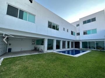 Casa · 430m² · 5 Recámaras · 2 Estacionamientos · Casa en Venta en Delicias Cuernavaca