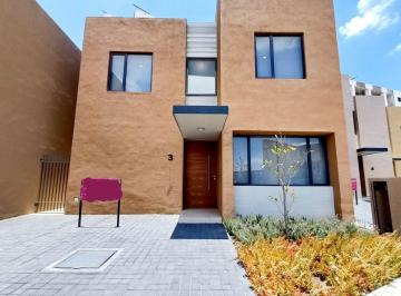 Casa de 4 habitaciones, El Marqués · Casa en Venta en Zibata, con Opcion a 4ta Habotación en Planta Baja