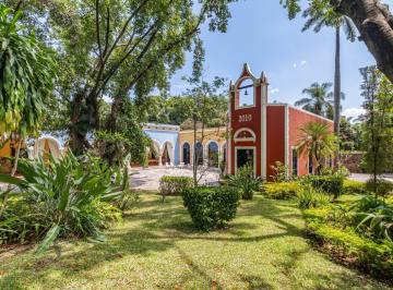 Casa · 1002m² · 6 Recámaras · 10 Estacionamientos · Casa en Venta en Cuernavaca, en un Nivel, Estilo Hacienda Yucateca, Entorno Arbolado
