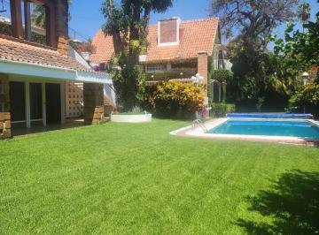 Casa · 388m² · 4 Recámaras · 4 Estacionamientos · Casa en Venta en Residencial Manantiales