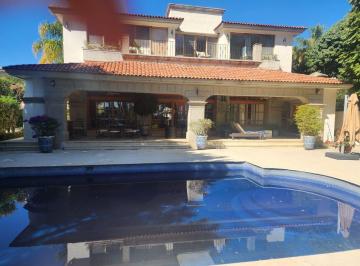 Casa · 6 Recámaras · 2 Estacionamientos · Casa en Venta en Club de Golf Tabachines