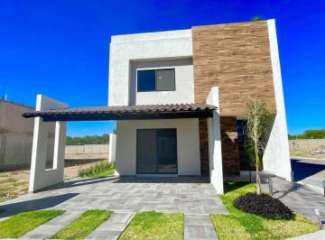 Casa de 4 habitaciones, Aguascalientes · Casas en Venta en Aguascalientes Norte en Las Plazas en Esquina