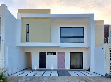 Casa · 200m² · 4 Recámaras · 2 Estacionamientos - Maver Bienes Raices · Casa en Venta de 4 Recámaras, Frente Área Verde en Lomas Residencial