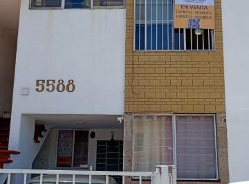 Dúplex de 3 habitaciones, Zapopan · Casa en Venta Arboledas Zapopan 3 Recamaras Planta Alta.