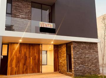 Casa en condominio de 4 habitaciones, Zapopan · Casa en Venta en Solares