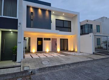 Casa · 200m² · 4 Recámaras · 2 Estacionamientos · Casa con Recámara en Planta Baja en Lomas Residencial Alvarado Veracruz Riviera Veracruzana
