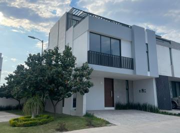 Casa de 4 habitaciones, Zapopan · Casa en Renta - Valle Imperial