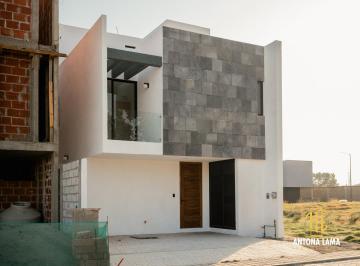 Casa · 136m² · 3 Recámaras · 2 Estacionamientos · Casa en Venta en Fraccionamiento Monterreal, Cholula, Puebla