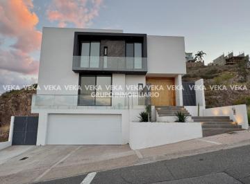 Casa · 595m² · 4 Recámaras · 4 Estacionamientos · Residencia en Bosques de San Francisco (Rec en Pb)