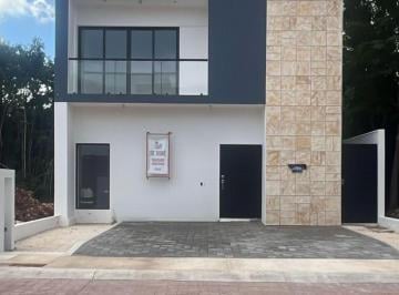 Casa · 234m² · 4 Recámaras · 2 Estacionamientos · Se Vende Casa en Residencial Rio Cancun Preventa