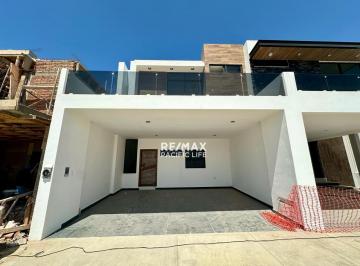 Casa · 195m² · 4 Recámaras · 2 Estacionamientos · Casa en Venta en Versalles Club Residencial - (4)