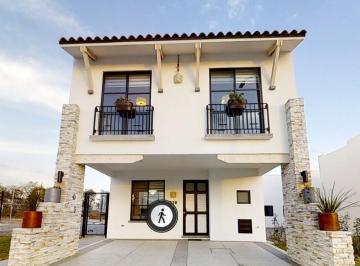 Casa · 195m² · 3 Recámaras · 2 Estacionamientos · Oportunidad Venta de Casa en Lombardia Residencial, León, Guanajuato