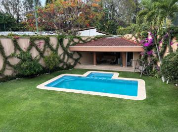 Casa de 5 habitaciones, Cuernavaca · Cuernavaca. Zona Dorada. Hermosa Residencia Hiperfuncional. Impecable. en Privada.