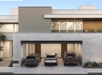 Casa · 1375m² · 5 Recámaras · 3 Estacionamientos · Casa en Venta en Bosques de Valle Alto; Recámara Planta Baja, Carretera Nacional