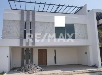 Casa · 361m² · 4 Recámaras · 3 Estacionamientos · Casa en Venta - (4)