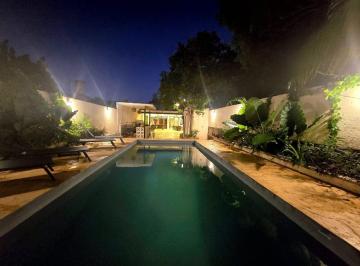 Casa · 229m² · 4 Recámaras · 2 Estacionamientos · Casa en Venta Merida, Centro, Remodelada (Avc - 2197)
