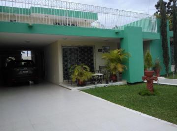 Casa · 353m² · 4 Recámaras · 3 Estacionamientos · Amplia Casa en Venta Merida, Jardines de Merida (Gvc - 2321)
