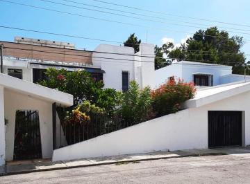 Casa · 320m² · 3 Recámaras · 1 Estacionamiento · Hermosa Casa en Venta Merida, Itzimna (Avc - 2275)