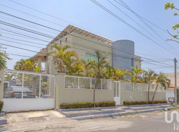 Casa · 309m² · 4 Recámaras · 3 Estacionamientos · Casa en Venta en Colonia Graciano Sanchez, Boca del Rio, Veracruz