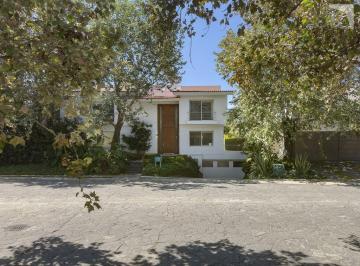 Casa en condominio · 590m² · 5 Recámaras · 6 Estacionamientos · Casa en Venta y Renta en Club de Golf Las Lomas.