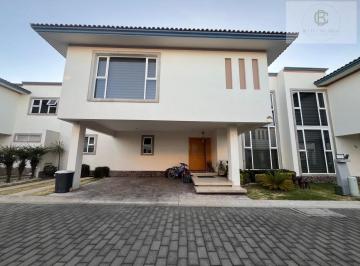 Casa · 342m² · 3 Recámaras · 3 Estacionamientos · Casa en Venta en Casa de Las Fuentes, San Salvador Tizatlalli, Metepec, Edo. Mex.