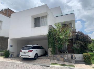Casa · 360m² · 3 Recámaras · 2 Estacionamientos · Casa en Venta en Arboledas de Zavaleta 10a, Calzada Zavaleta