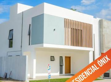 Casa · 207m² · 3 Recámaras · 3 Estacionamientos · Casa en Venta en Fracc Ónix