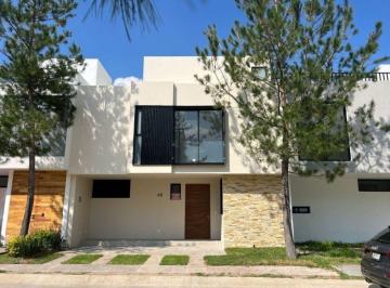 Casa en condominio de 3 habitaciones, Zapopan · Casa en Venta en Fracc. Privanza Coto Terma Solares