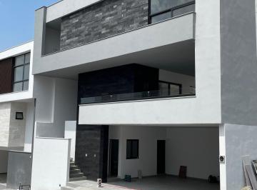 Casa · 480m² · 3 Recámaras · 3 Estacionamientos · Casa - Fraccionamiento Castaños del Vergel