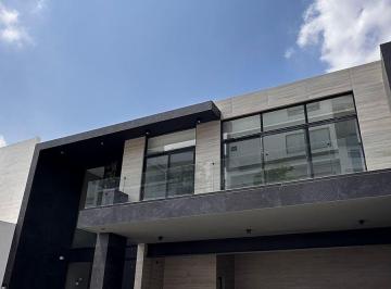 Casa · 910m² · 5 Recámaras · 5 Estacionamientos · Casa - Loma Bonita