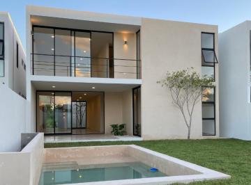Casa · 390m² · Casa en Venta de 4 Recámaras en Dzityá