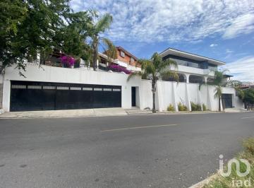 Casa · 462m² · 3 Recámaras · 4 Estacionamientos · Casa en Venta Loma Dorada