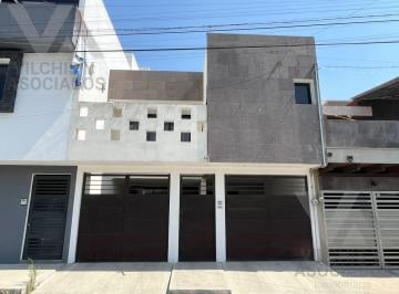 Casa · 228m² · 3 Recámaras · 2 Estacionamientos · Casa en Venta en San Felipe Tlalmimilolpan, Toluca