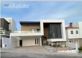 Casa · 385m² · 3 Recámaras · 2 Estacionamientos · Casa en Venta en Bosques del Rejon Recamara en Planta Baja