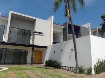 Casa · 343m² · 2 Recámaras · 2 Estacionamientos · Casa en Venta en Delicias, Cuernavaca, Mor.