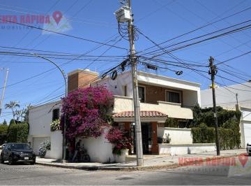 Casa · 380m² · 5 Recámaras · 3 Estacionamientos · Casa en Guadalupe