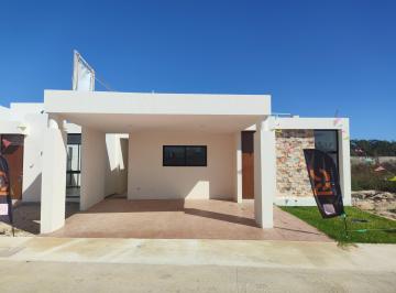 Casa en condominio de 3 habitaciones, Mérida · Venta Casa de 1 Planta con Alberca Al Norte de Mérida