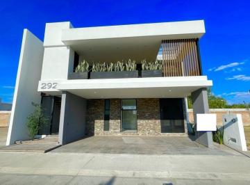Casa de 4 habitaciones, Aguascalientes · Casas en Venta en Aguascalientes Norponiente en Tamarindos Hermosa