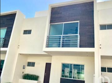 Casa · 140m² · 3 Recámaras · 2 Estacionamientos · Casa en Venta de 3 Recámaras en Av Huayacan Cancún Quintana Roo