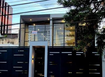 Edificio de 4 habitaciones, Guadalajara · Casa en Venta en Chapalita con 4 Recámaras