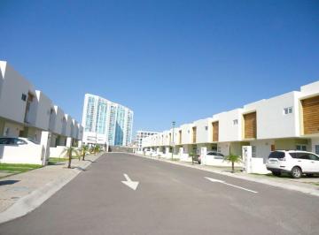 Casa en condominio de 3 habitaciones, Querétaro · Renta Casa 3 Recamaras Cuarto Servicio Juriquilla Privada Seguridad Alberca