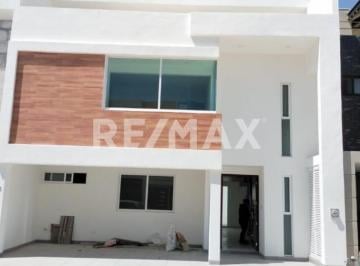 Casa · 343m² · 4 Recámaras · 2 Estacionamientos · Casa en Venta - (4)