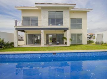 Casa · 353m² · 3 Recámaras · 3 Estacionamientos · Hermosa Residencia en Club de Golf