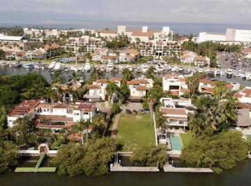 Terreno / Lote · 130m² · 3 Recámaras · 2 Estacionamientos · Venta de Luxury Lote Terreno Lot Coto Isla Capitan Acceso a Canal Muelle Privado Cerca a Playa Nuevo