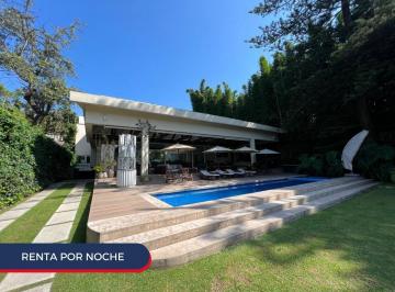 Casa · 300m² · 4 Recámaras · 3 Estacionamientos · Casa en Renta por Noche