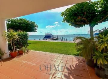 Casa · 250m² · 3 Recámaras · 1 Estacionamiento · Casa en Venta Isla Dorada 3 Niveles