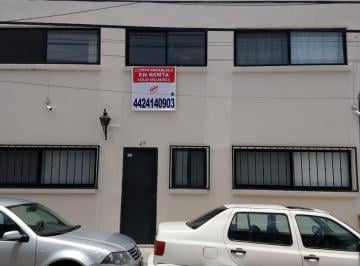 Departamento compartido de 5 habitaciones, Querétaro · Cuarto Amueblado en Renta Para Mujeres en El Centro de Querétaro