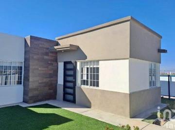 Casa · 75m² · 3 Recámaras · 1 Estacionamiento · Casa en Venta Privadas de Valencia 3 Recamaras 2 Baños