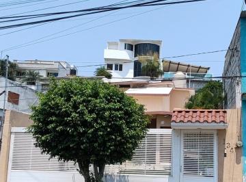 Casa · 160m² · 4 Recámaras · 2 Estacionamientos · Casa en Venta con Recámaras en Planta Baja en Revolución Boca del Río
